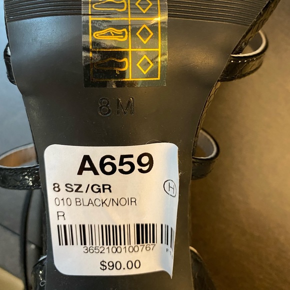 Brand new strappy heels size 8 Le Chateau - Picture 5 of 6